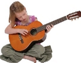 Barn med gitarr 
